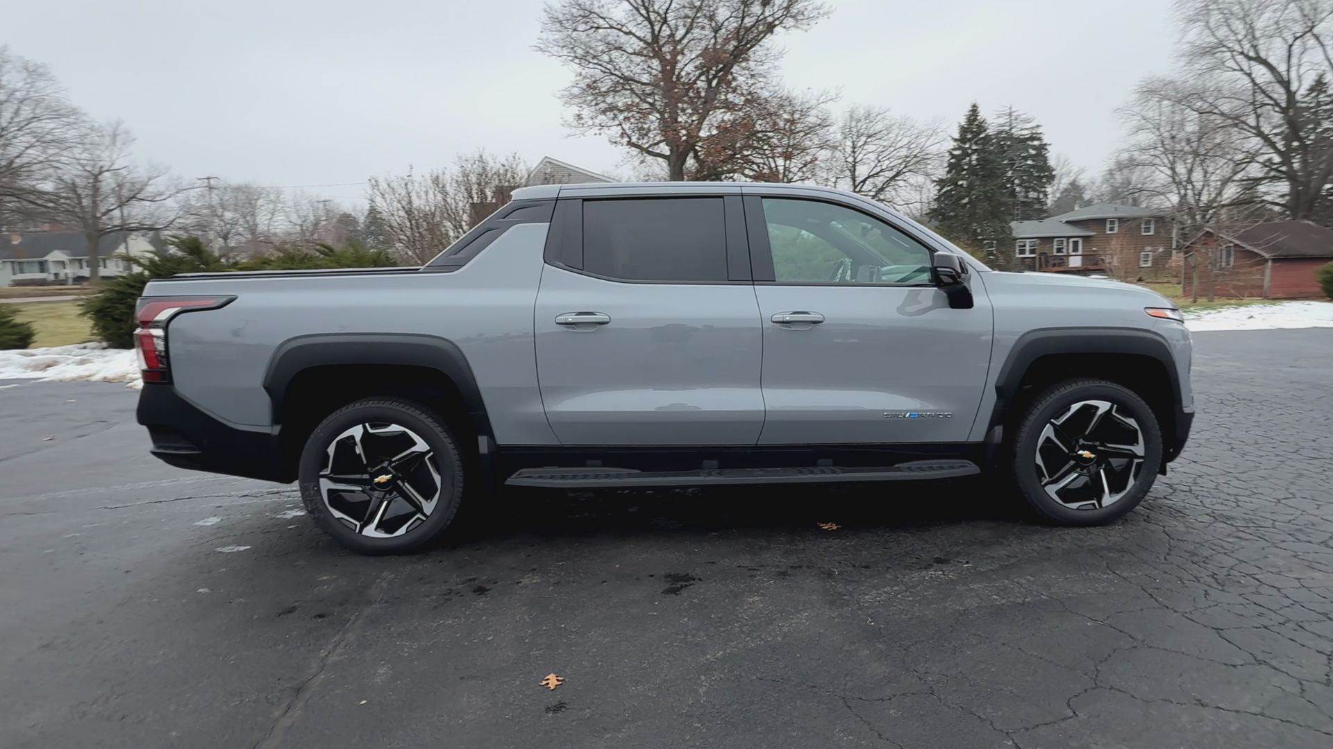 2026 Chevrolet Silverado EV e4WD Crew Cab Max Range LT