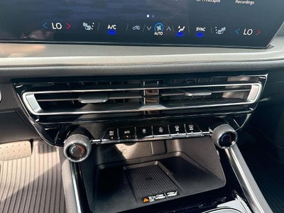 2027 Chevrolet Traverse LT w/2LT