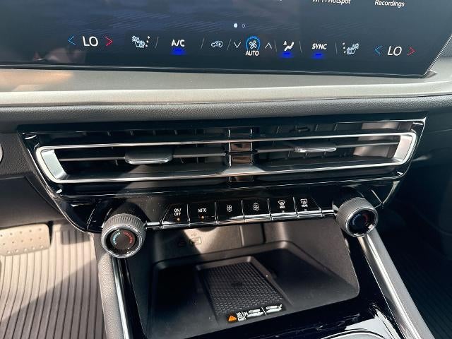 2027 Chevrolet Traverse LT w/2LT