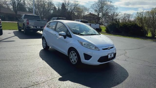 Used 2013 Ford Fiesta SE with VIN 3FADP4EJ9DM158089 for sale in Elburn, IL