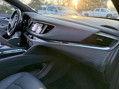 2022 Buick Enclave Essence