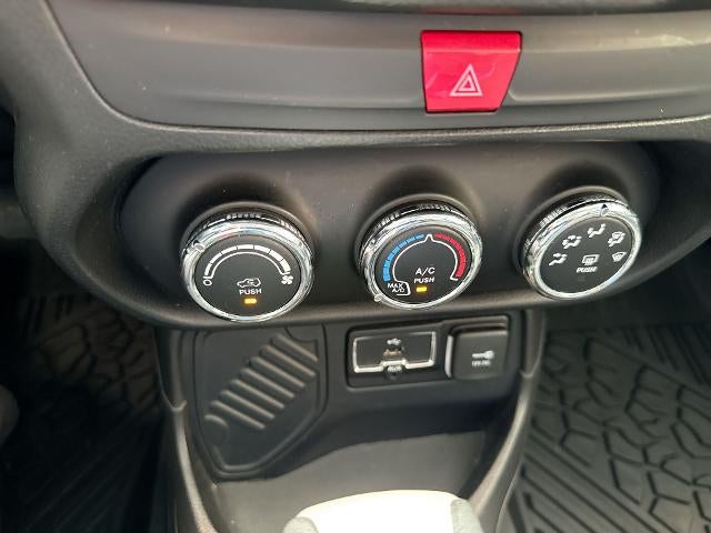 2017 Jeep Renegade Altitude FWD